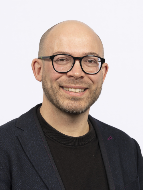 Chris Gill Headshot