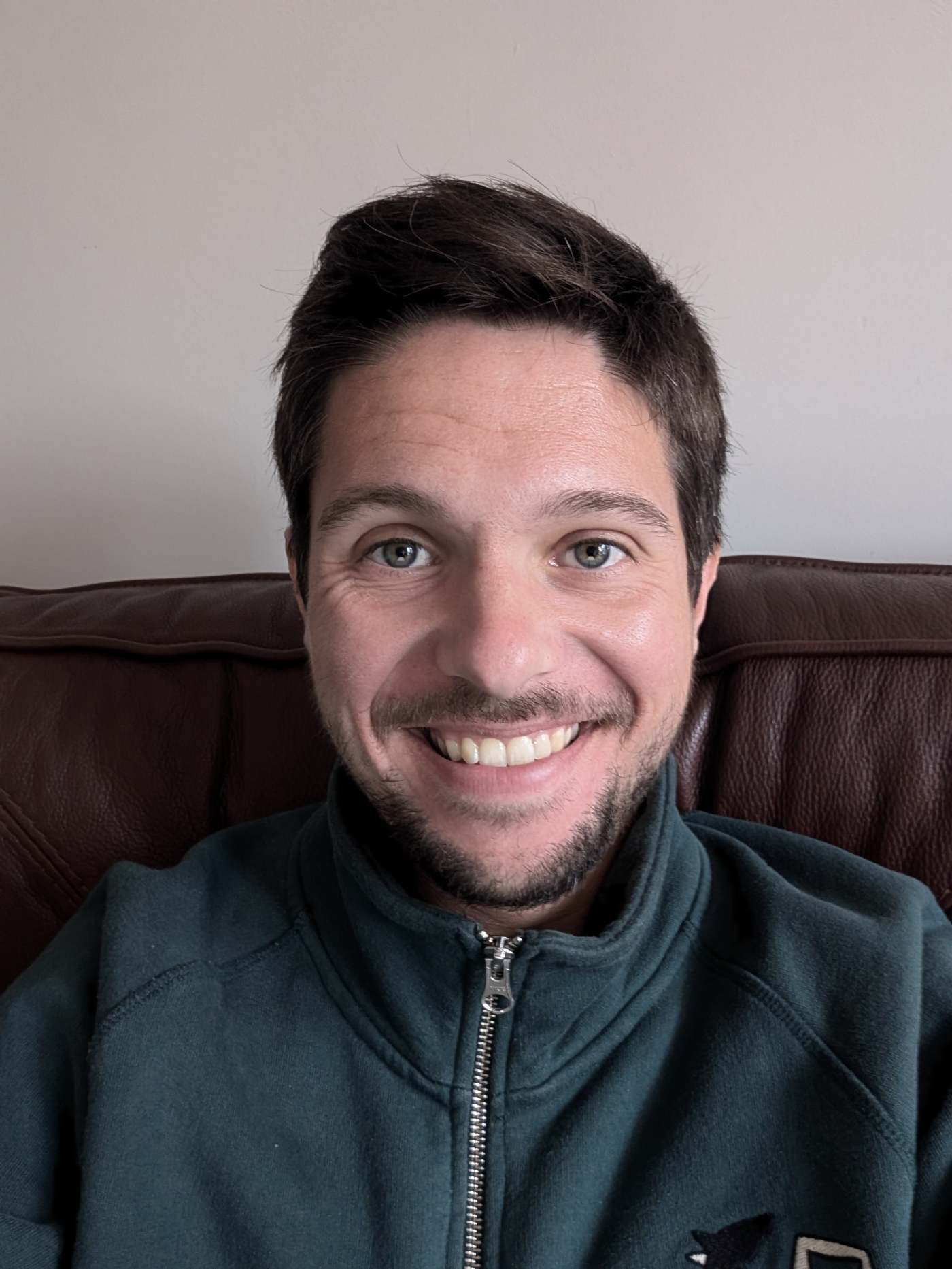 Isaac Hoff Headshot
