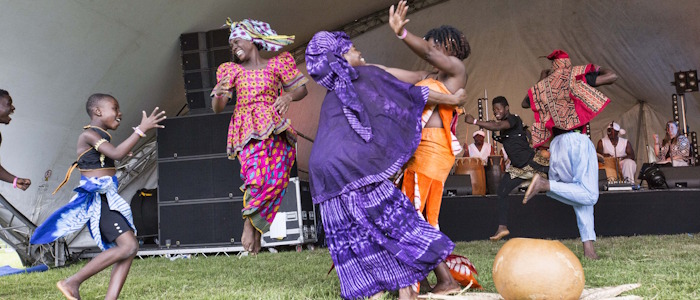 Noyam dancers performing outside at Solas Festival 2017