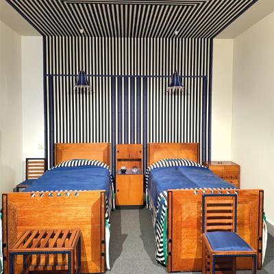 blue bed at machintosh house