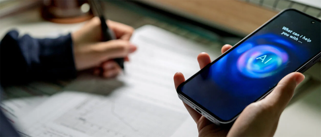 hand holding smart phone