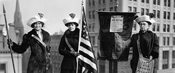 sufragettes with flag By The Library of Congress [Public domain], via Wikimedia Commons