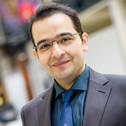 A portrait photo of Dr Yashar Javadi