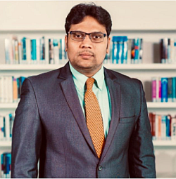 A portrait photo of Dr Shanmugam Kumar