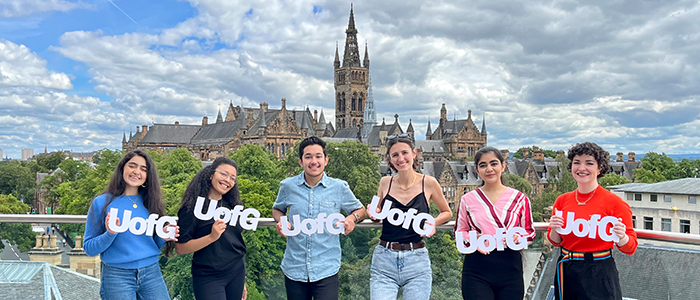 Students standing in front of the University of Glasgow Tower